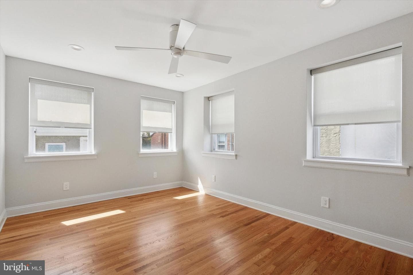 1740 Catharine Street photo 21
