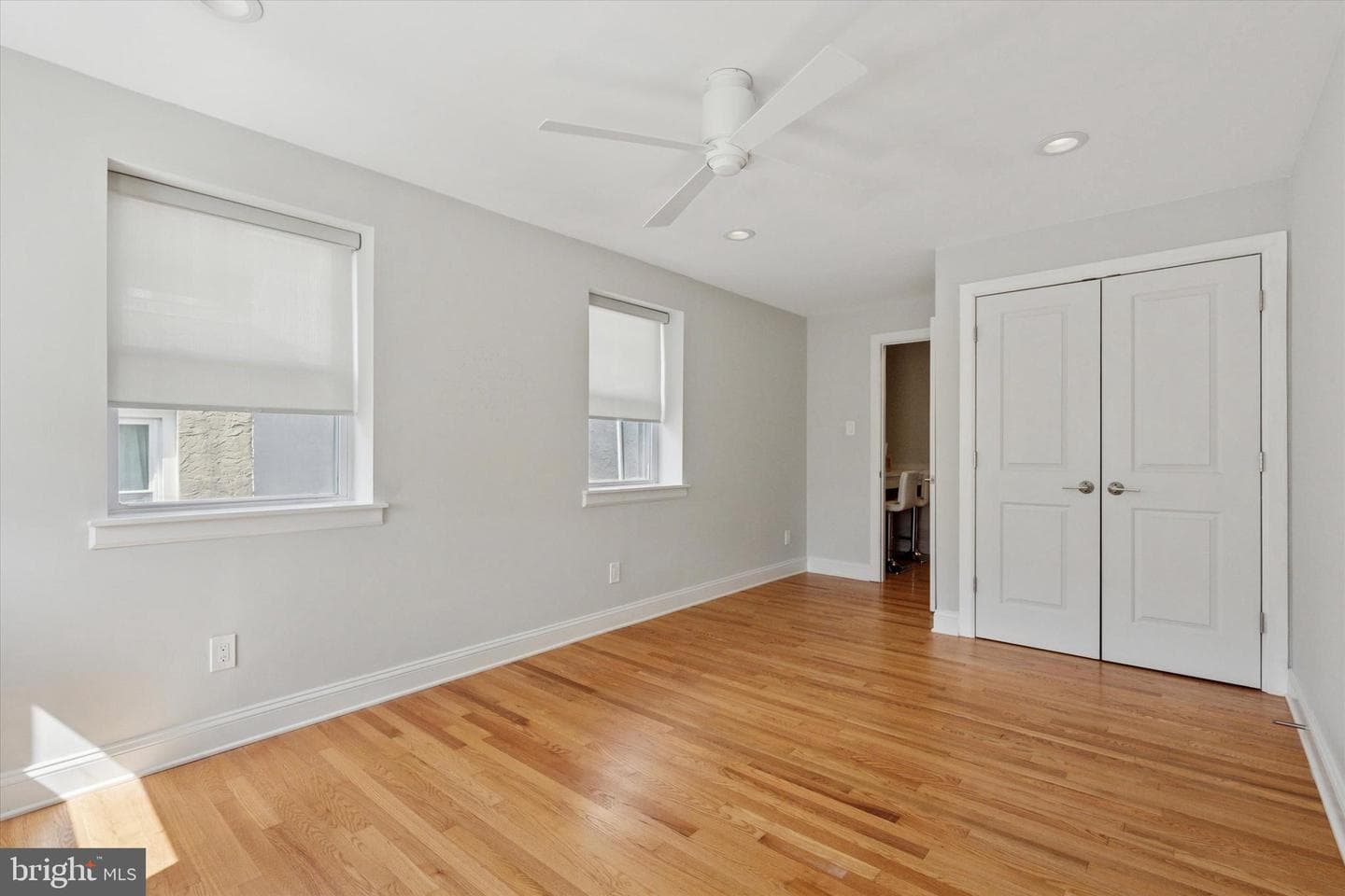 1740 Catharine Street photo 22