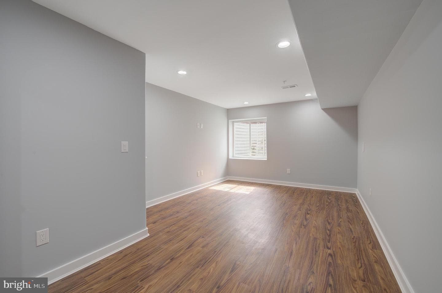 732 Daly Street photo 24