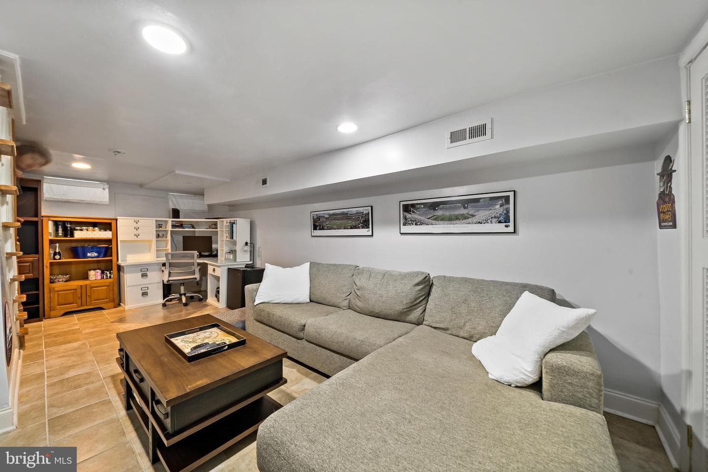 2615 Catharine Street photo 8