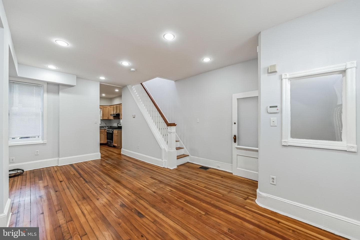 2509 E Oakdale Street photo 4