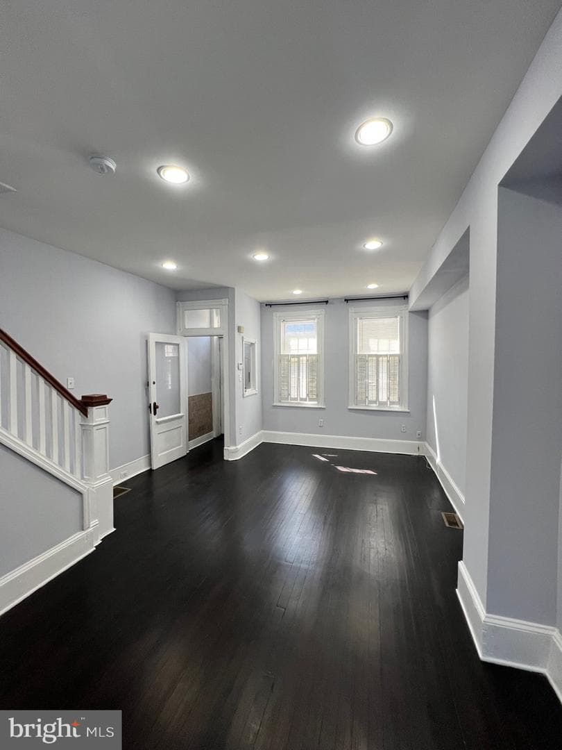 2509 E Oakdale Street photo 8