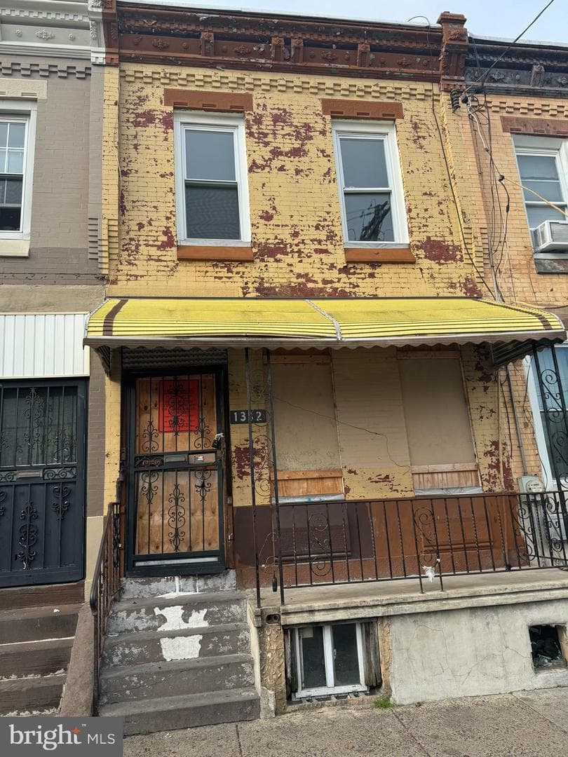 1332 W Cambria Street photo 1