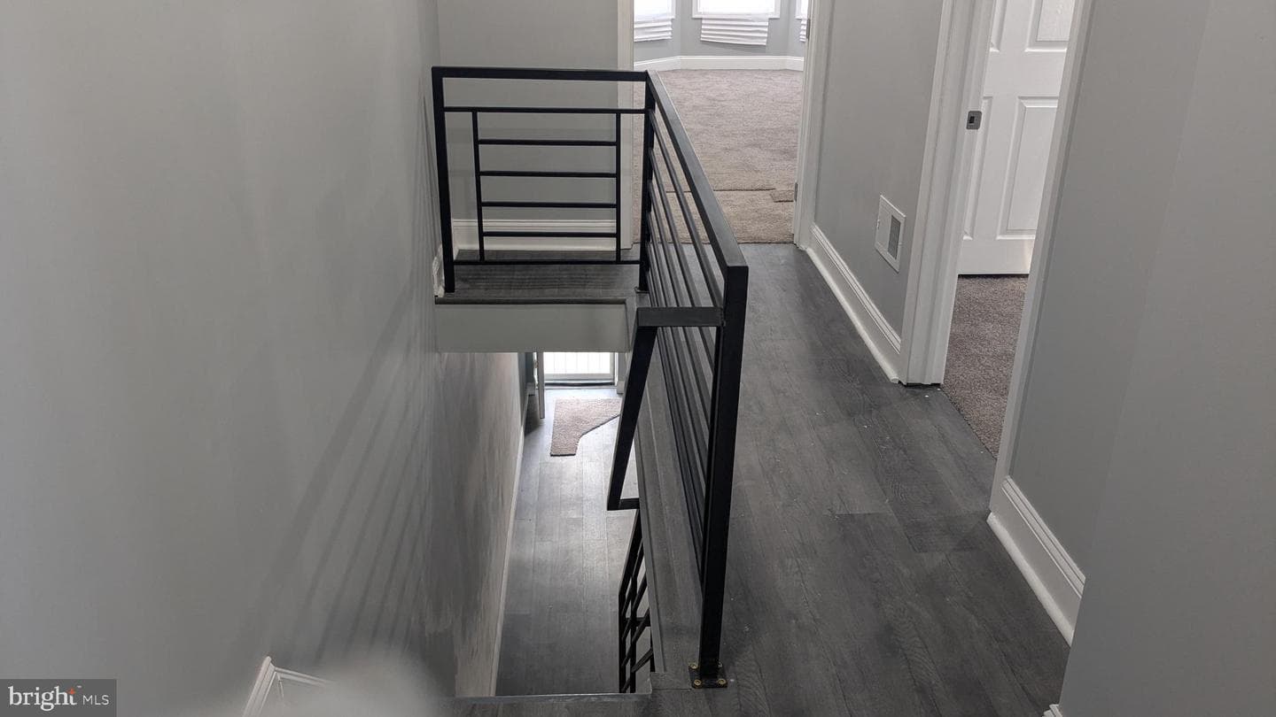 44 N Hobart Street photo 12