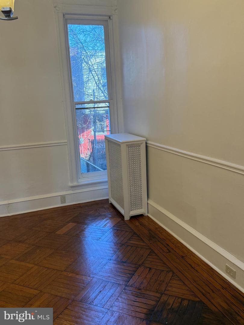5426 Whitby Avenue photo 11