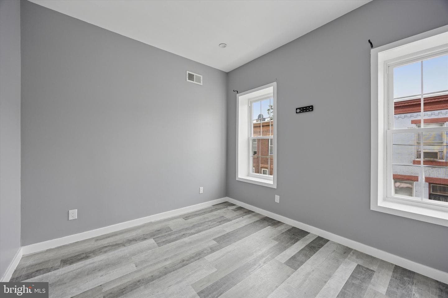 2513 N Douglas Street photo 16