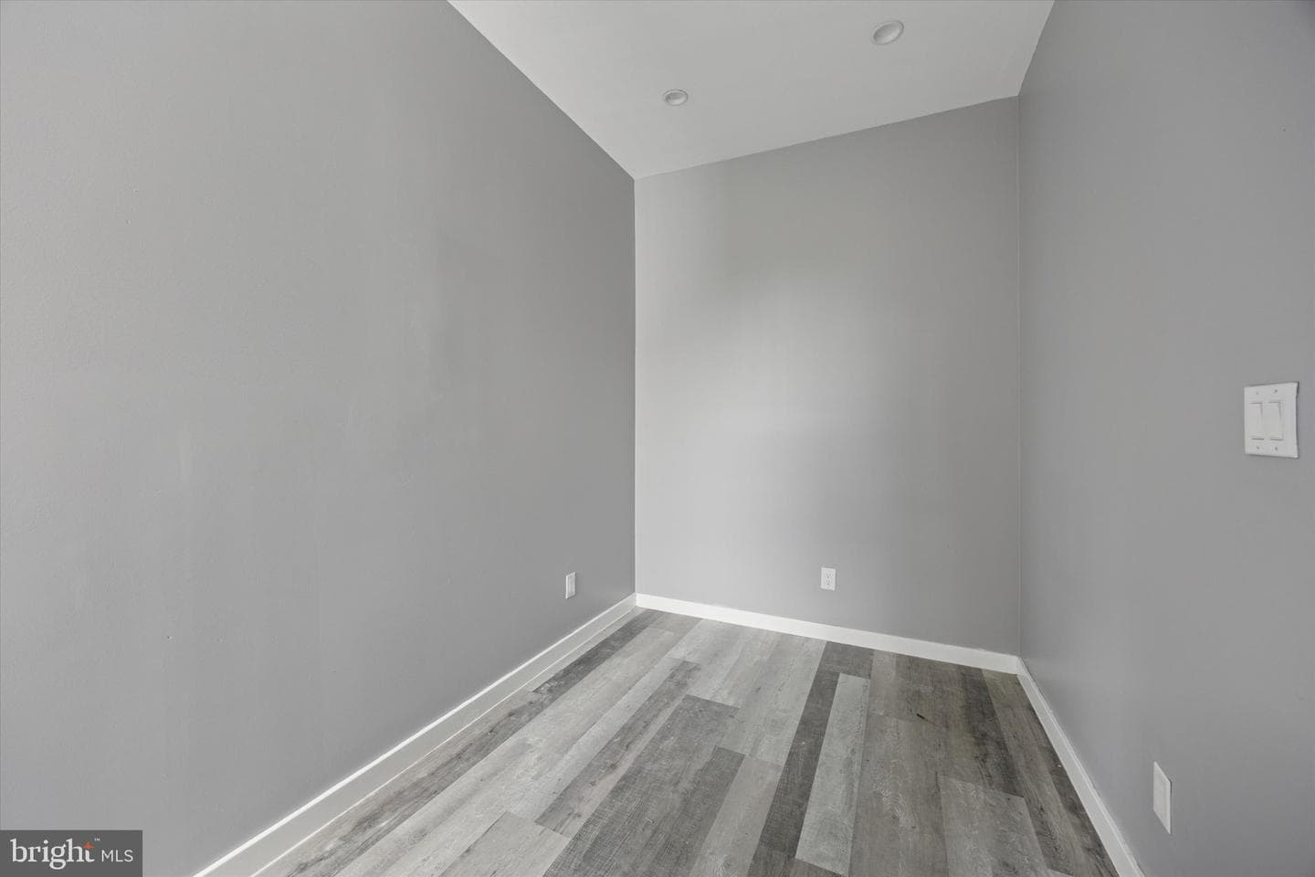 2513 N Douglas Street photo 17