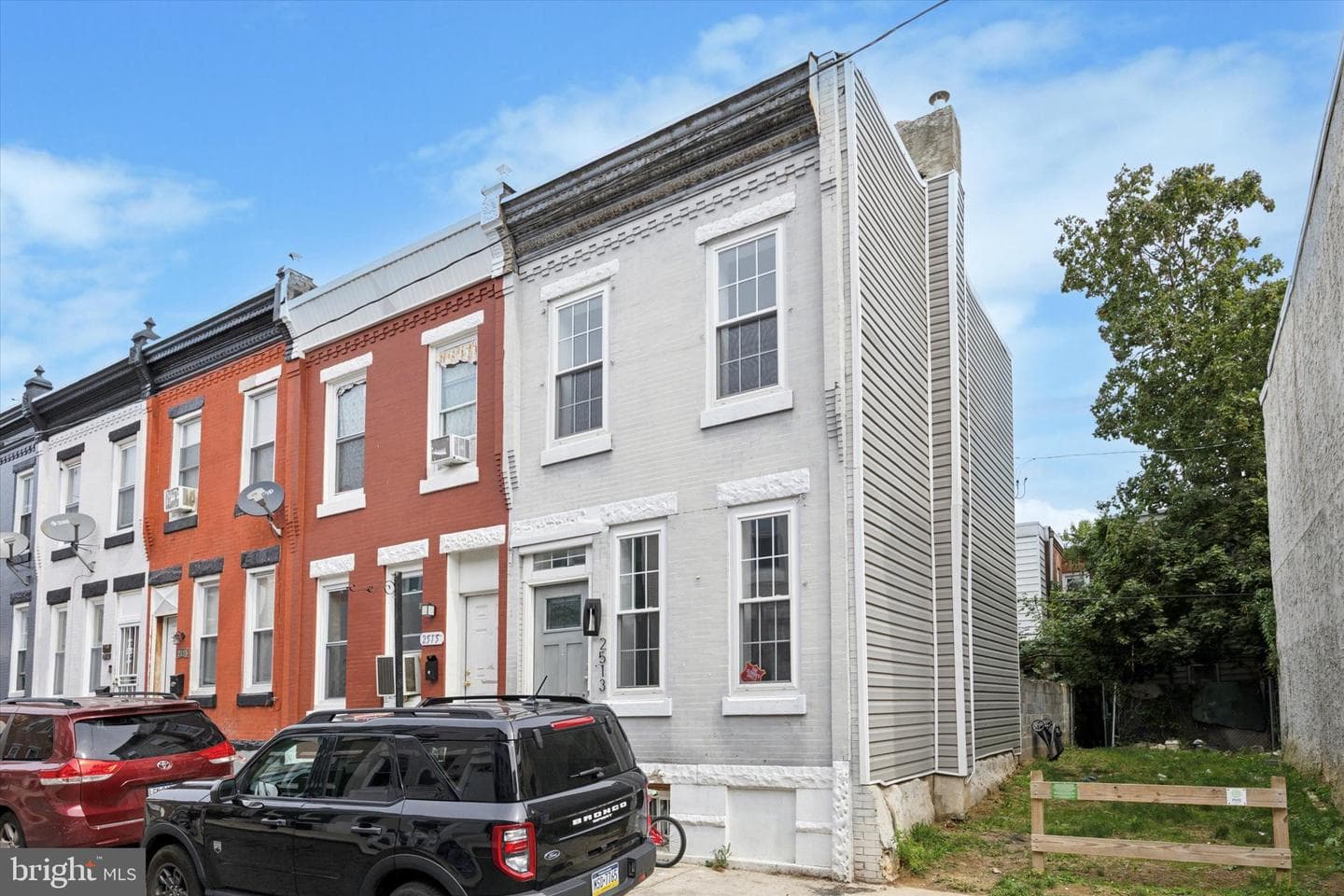 2513 N Douglas Street photo 3