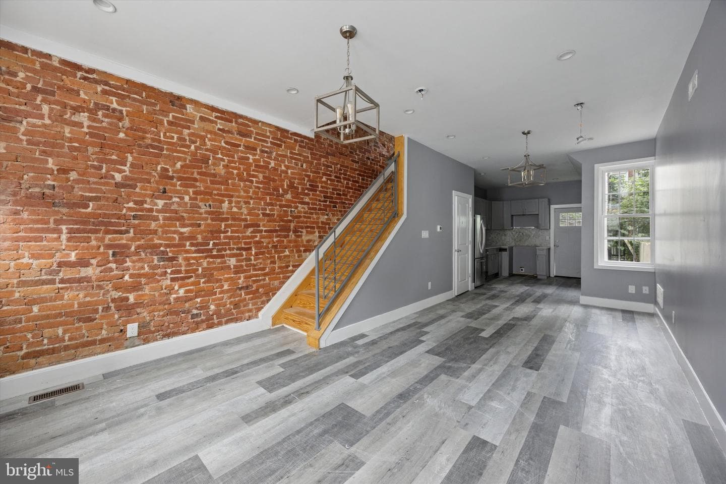 2513 N Douglas Street photo 7