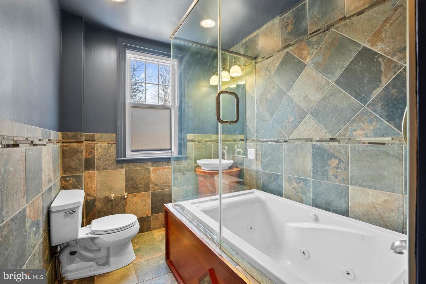 425 E Durham Street photo 27