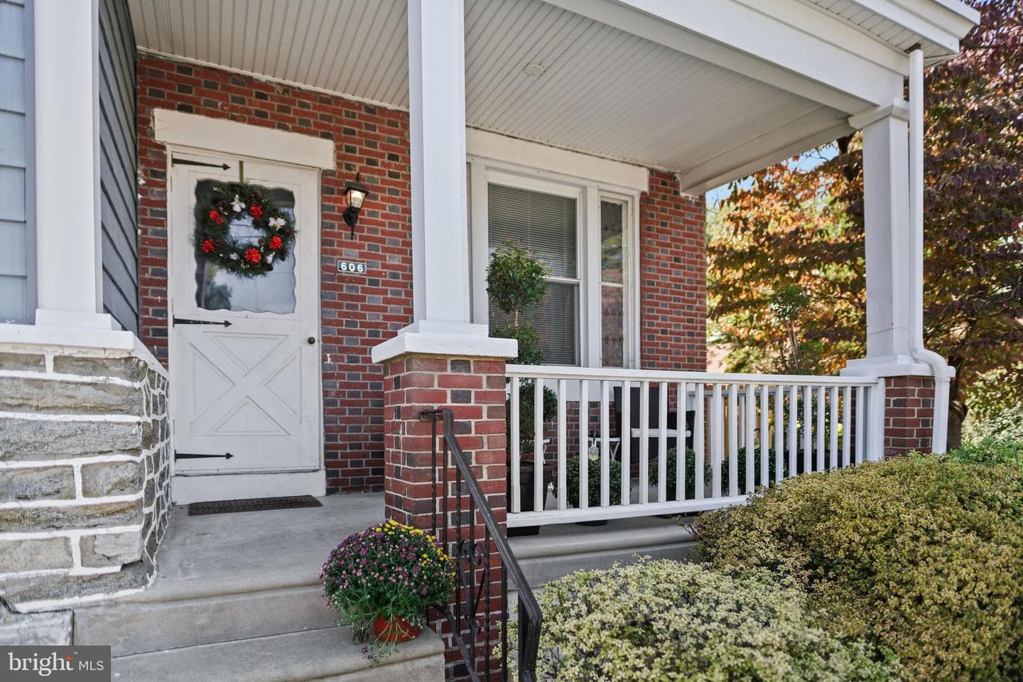 606 Solly Avenue photo 4