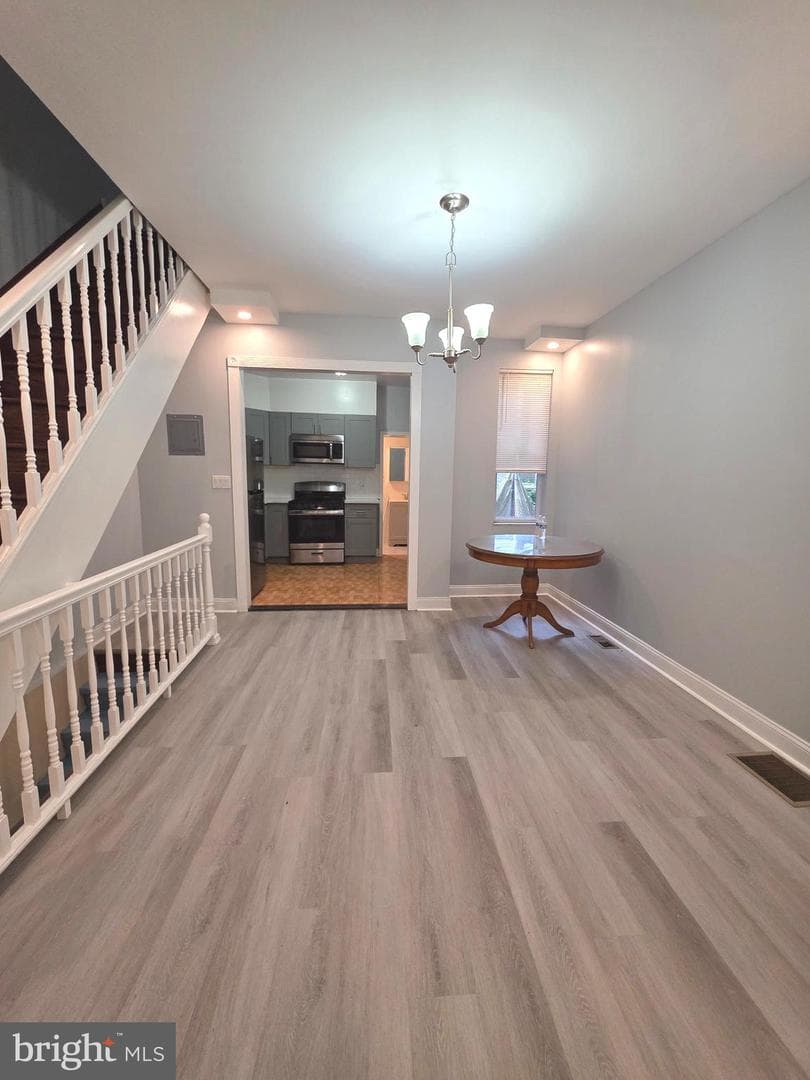 734 Winton Street photo 8