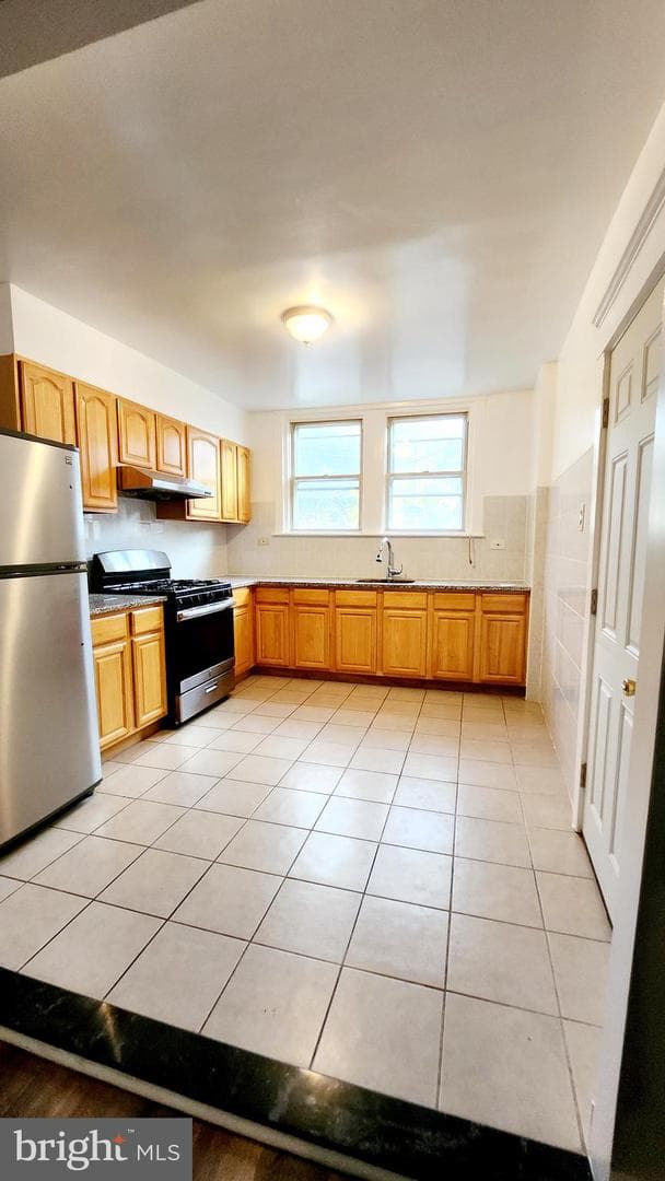 972 Bridge Street photo 4