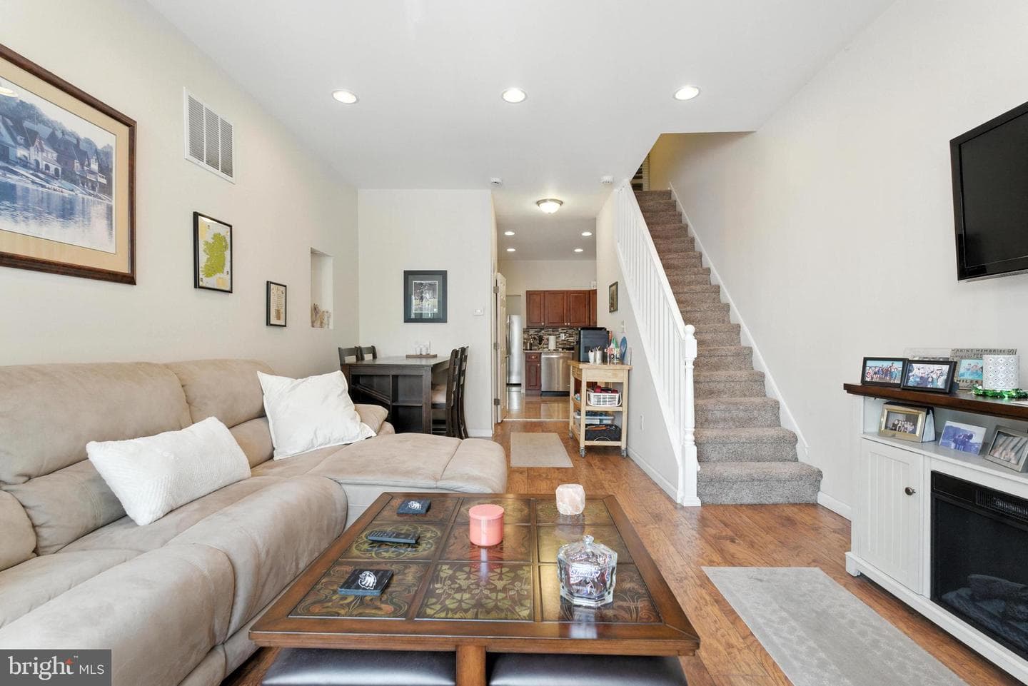 314 Gladstone Street photo 3