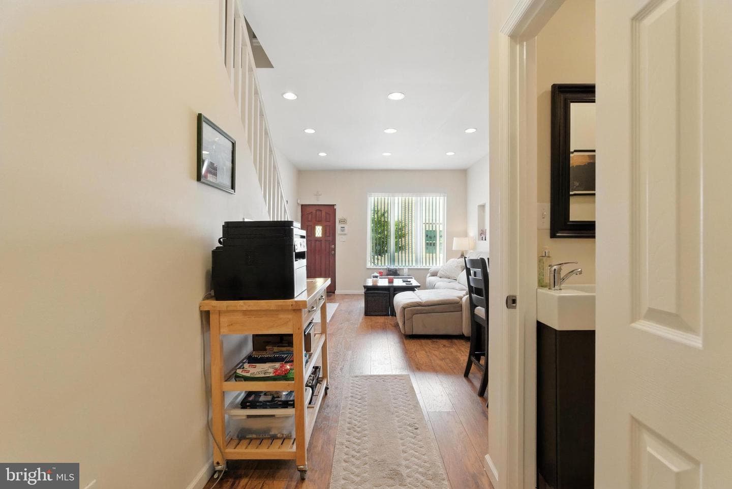 314 Gladstone Street photo 4