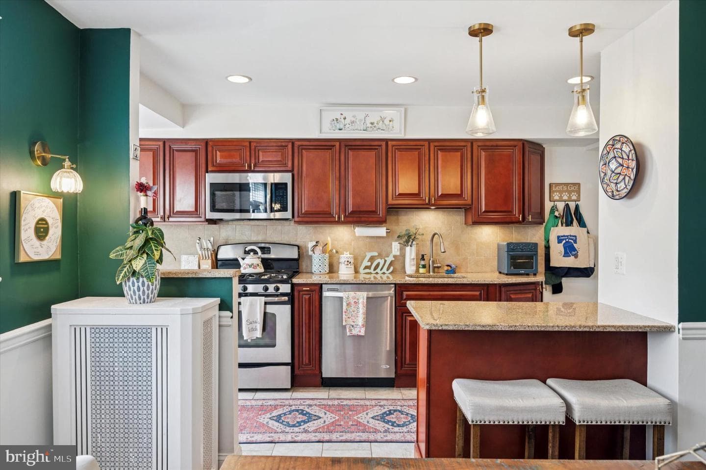 3348 Ainslie Street photo 13