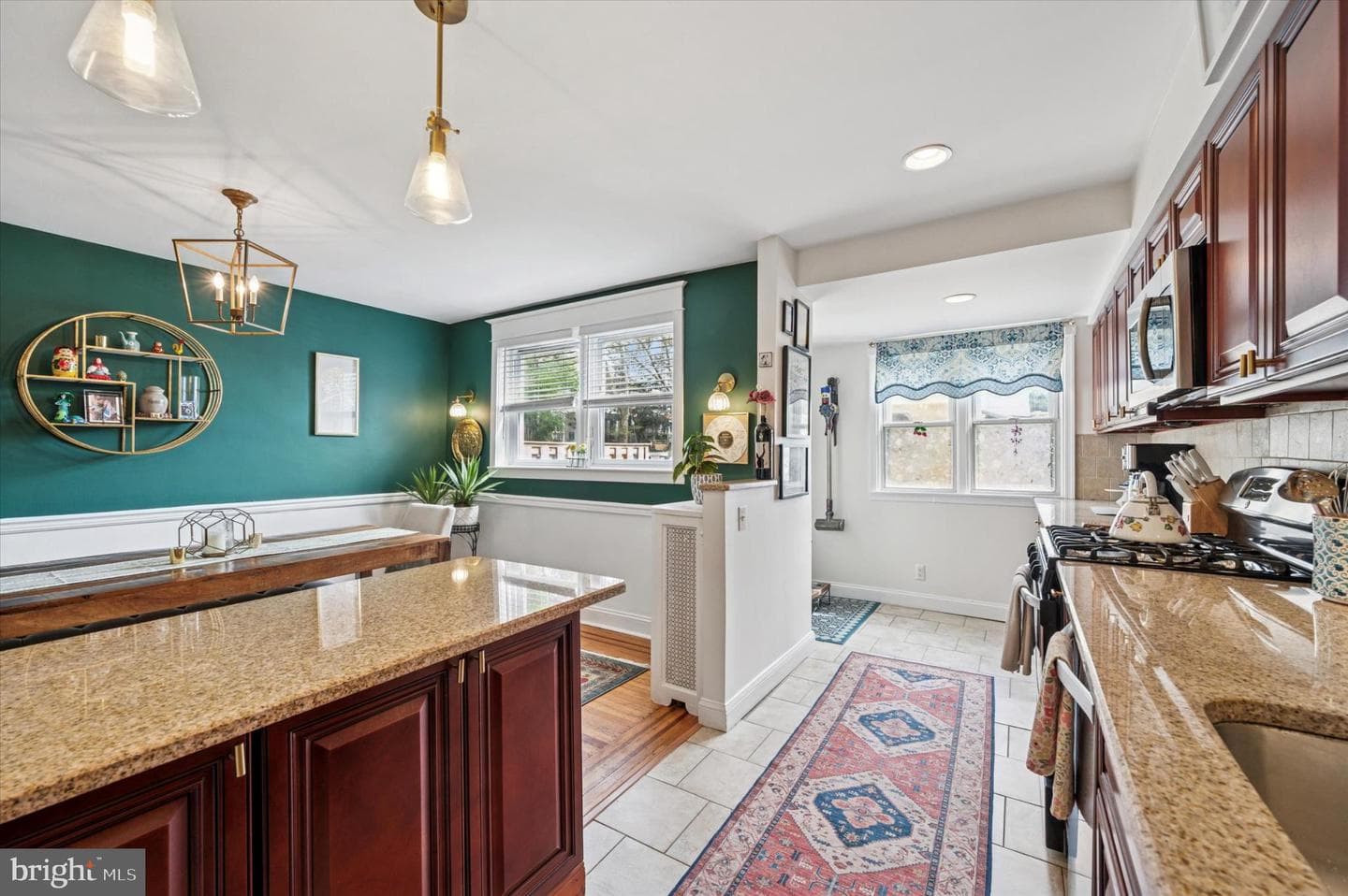 3348 Ainslie Street photo 15