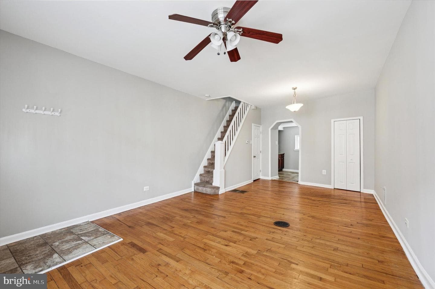 414 Sigel Street photo 3