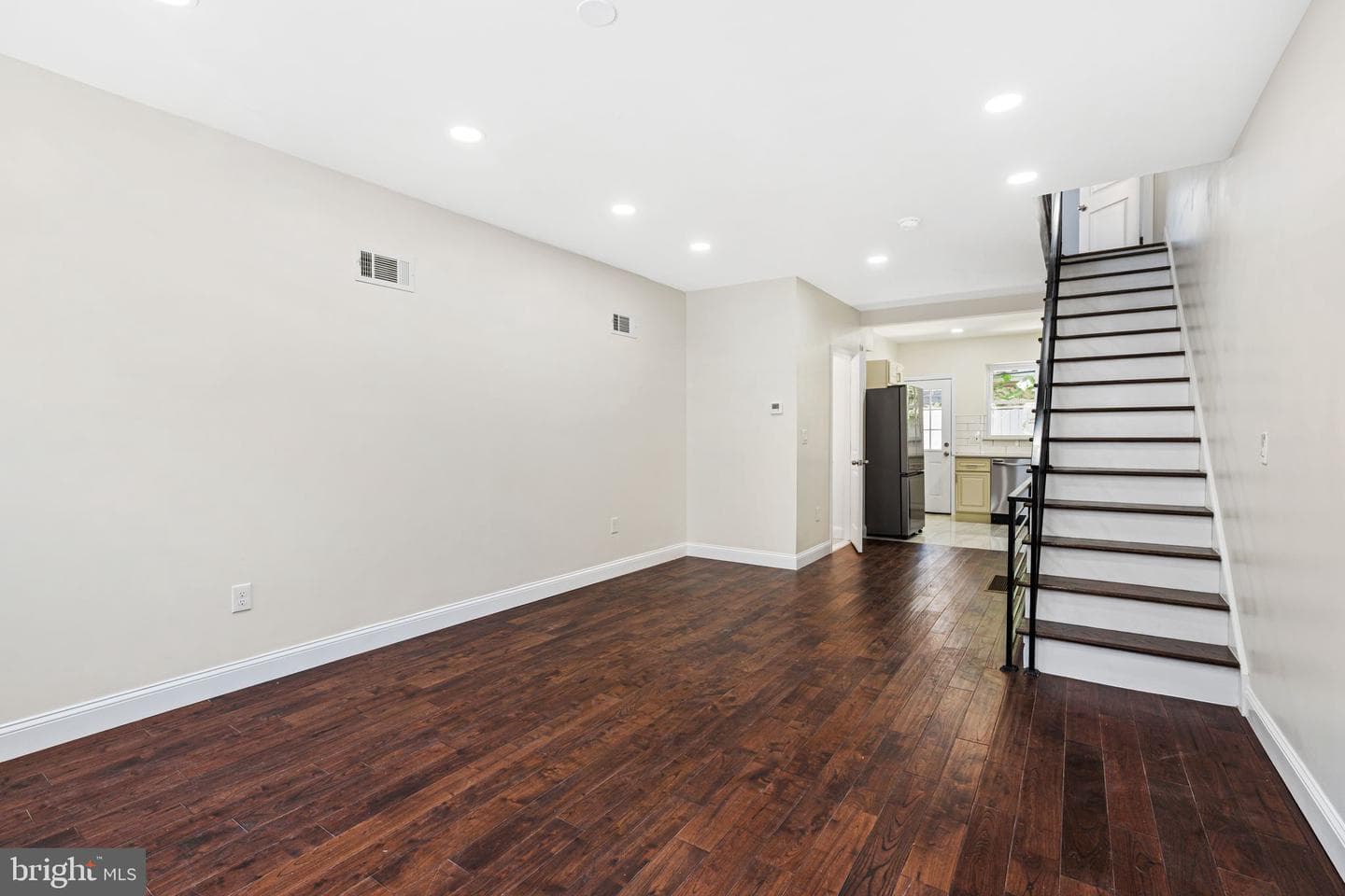 1535 S Mole Street photo 2