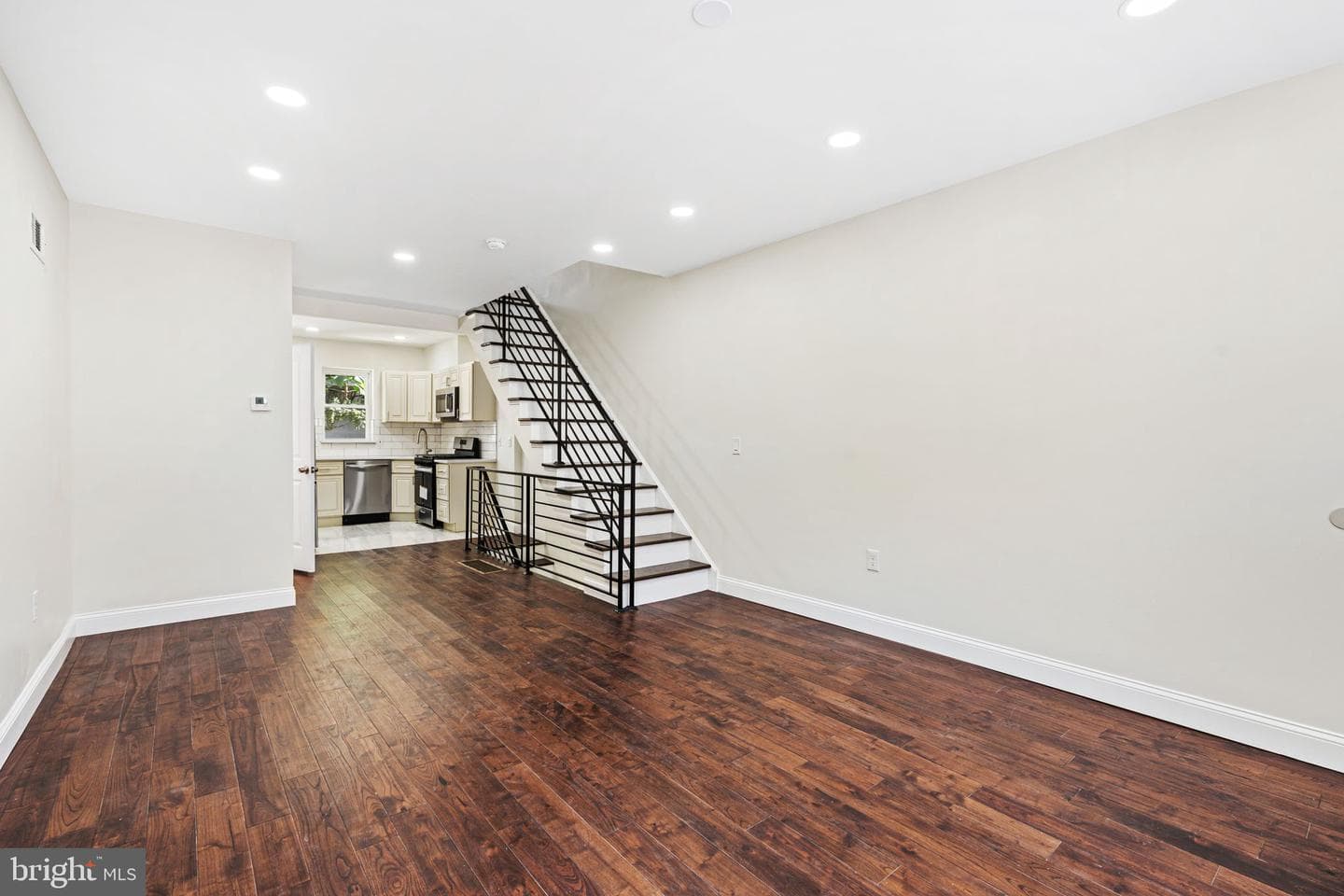 1535 S Mole Street photo 3