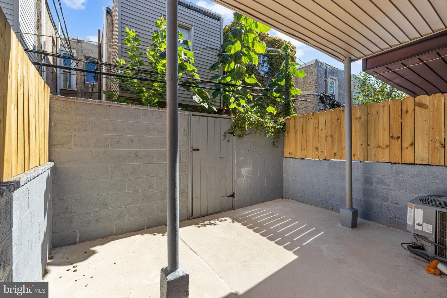 1535 S Mole Street photo 8