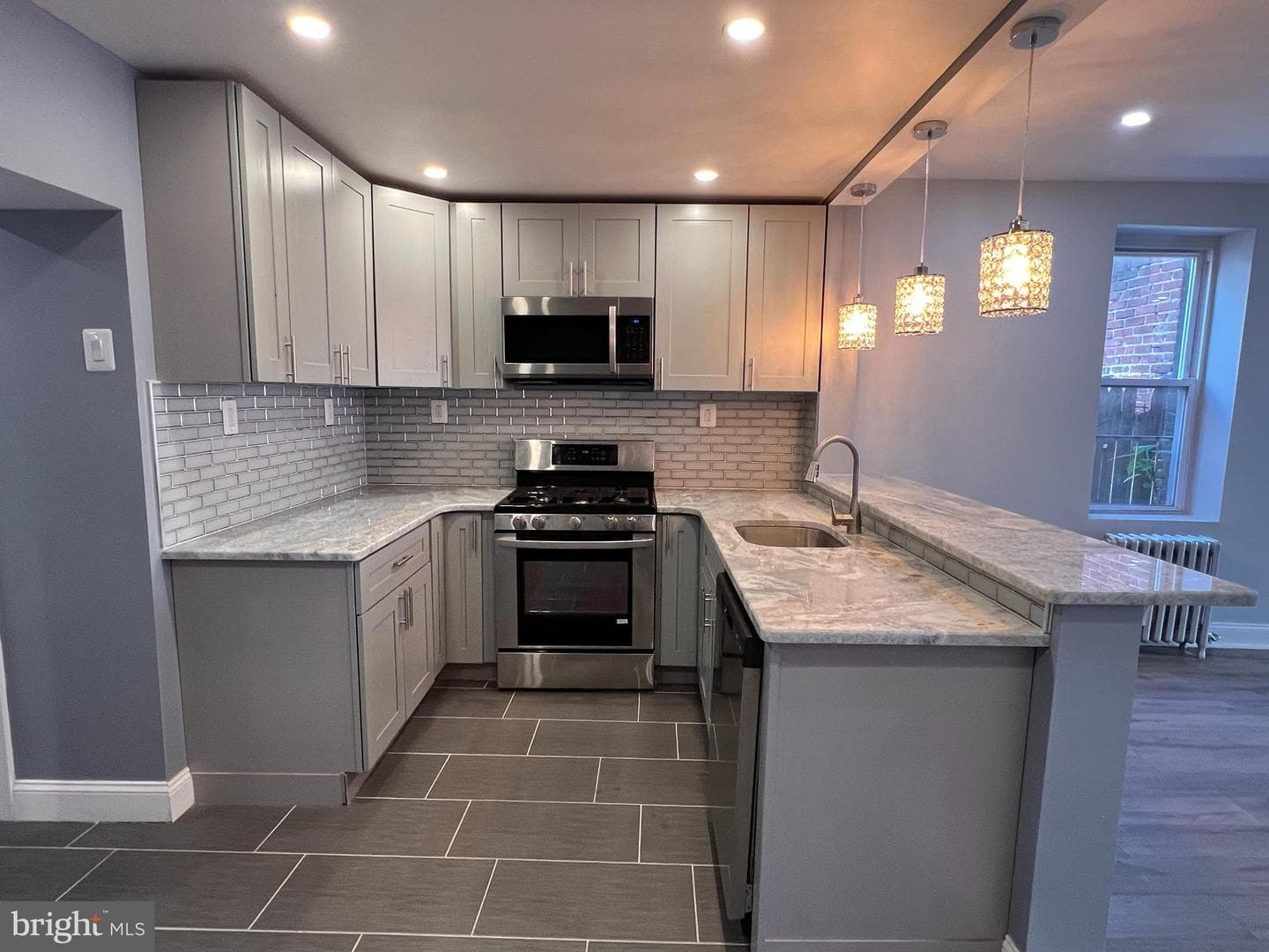 250 N Robinson Street photo 3