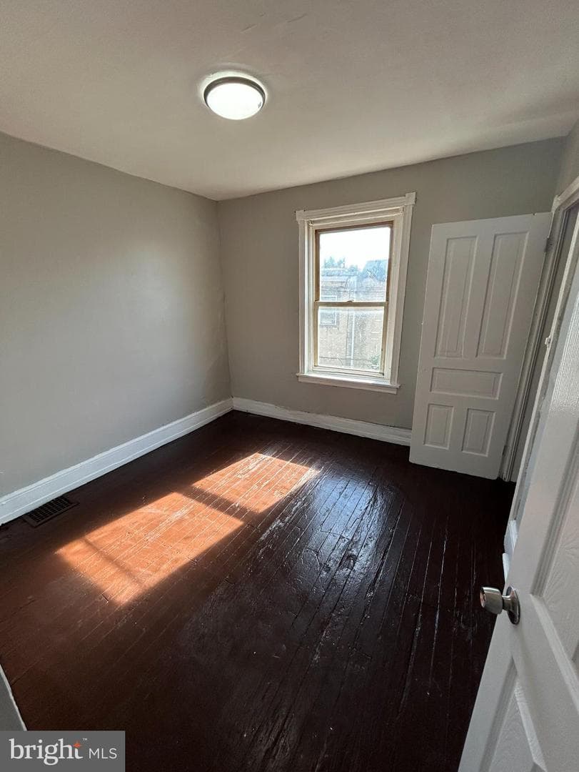 3325 N Hancock Street photo 10