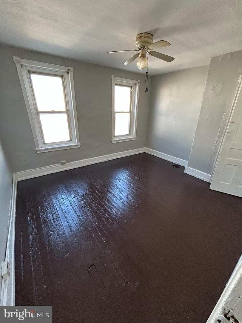 3325 N Hancock Street photo 9
