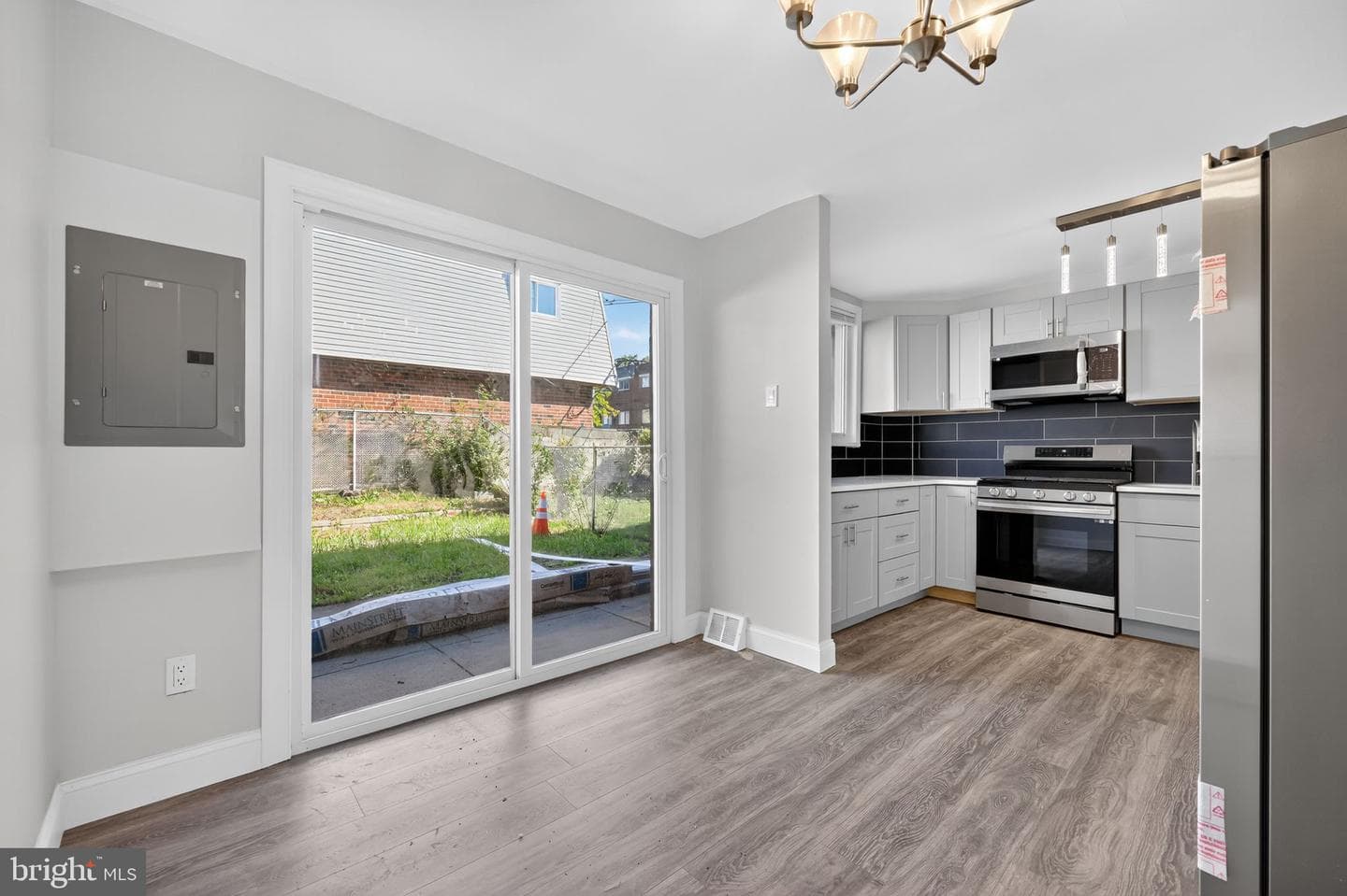 1029 W Oxford Street photo 3