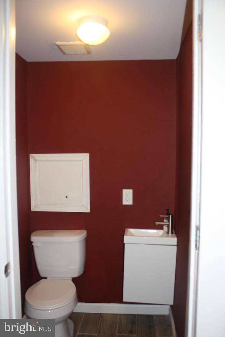 1661 N Robinson Street photo 23