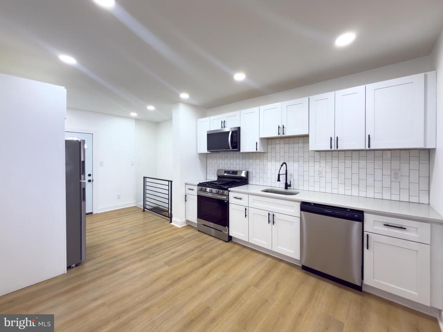 5237 Greenway Avenue photo 9