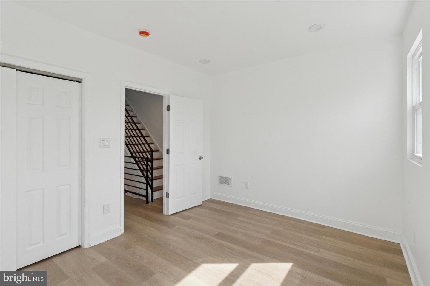 2707 W Thompson Street photo 15