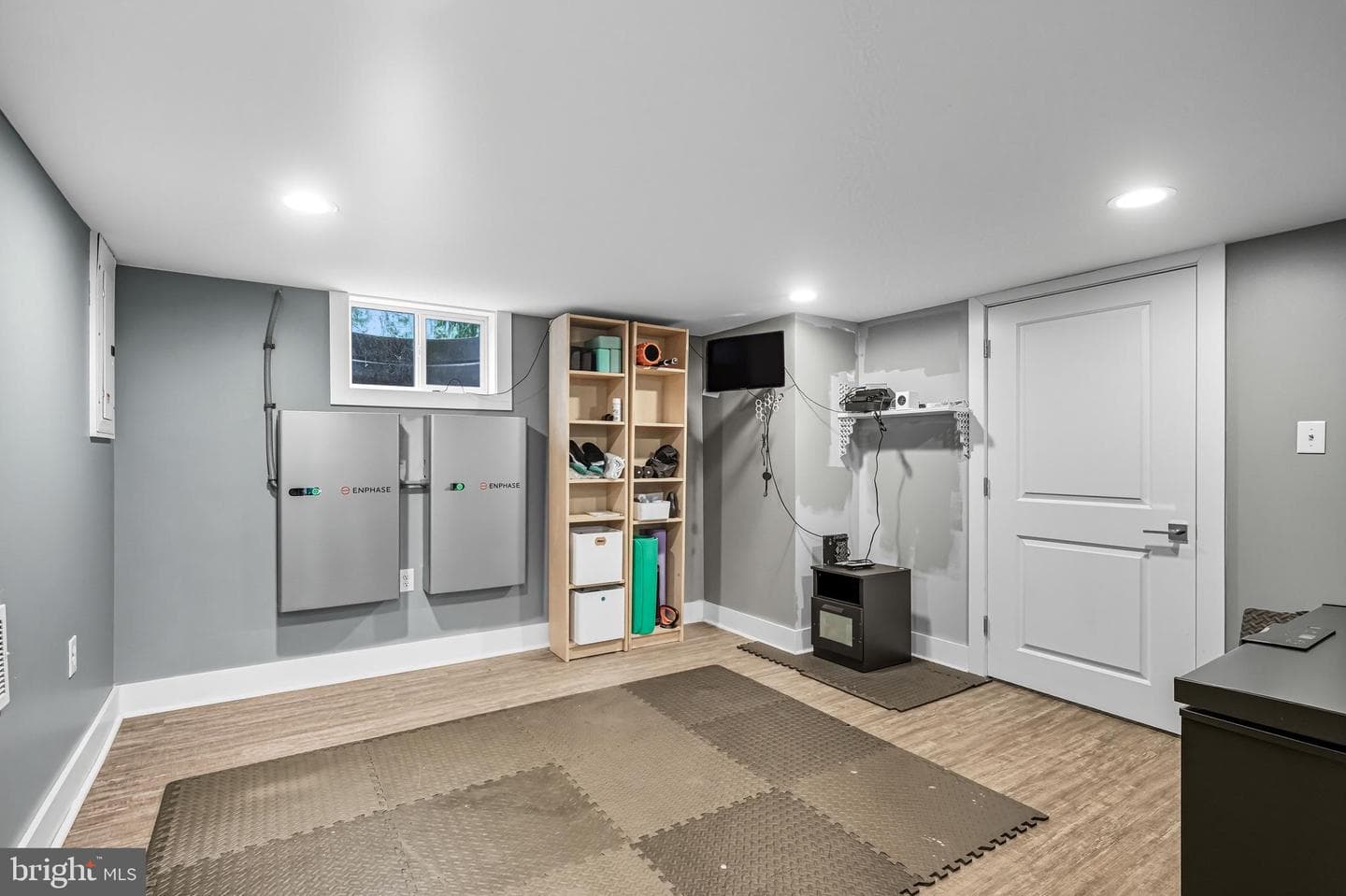 909 Glenroy Road photo 9