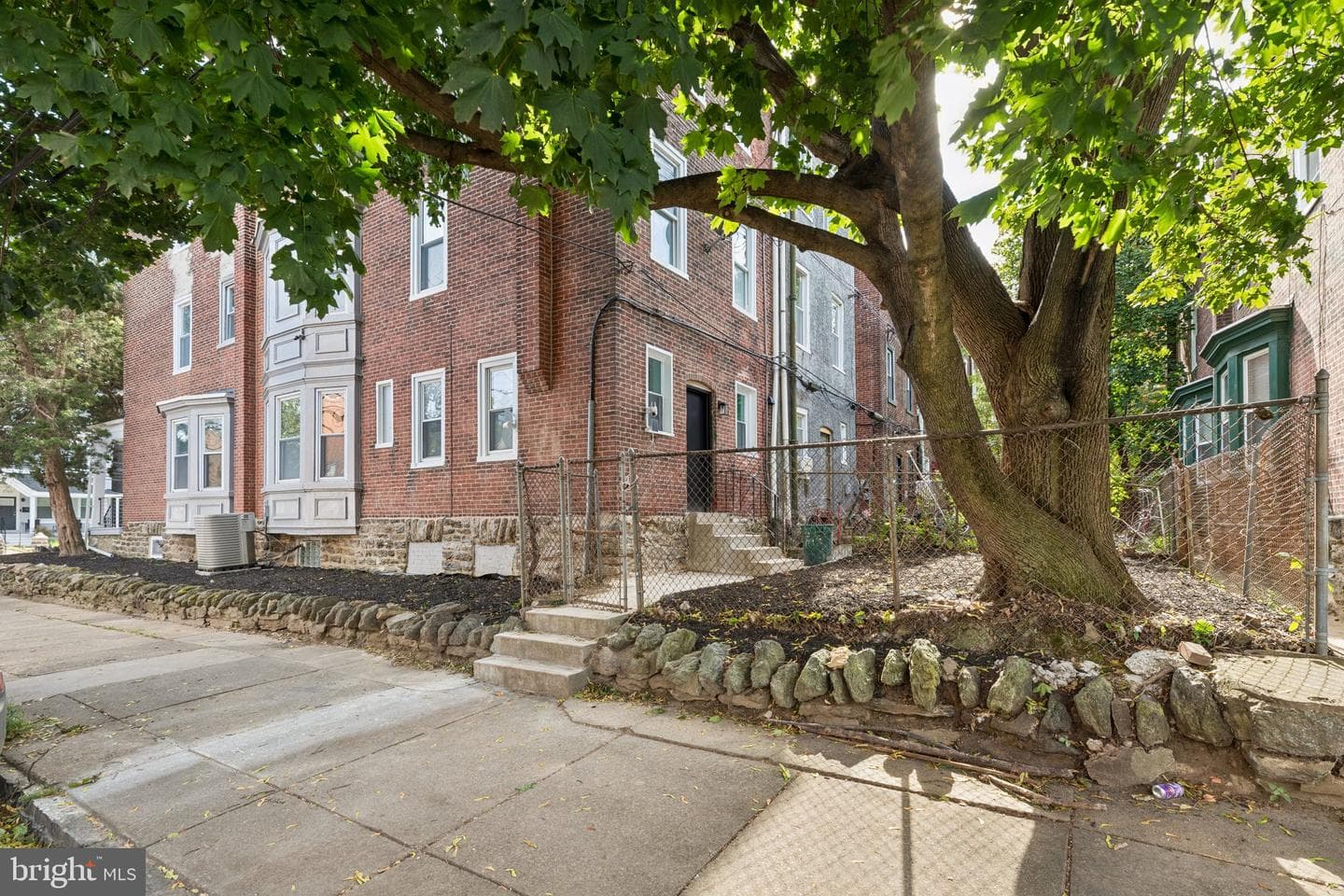 137 W Manheim Street photo 75