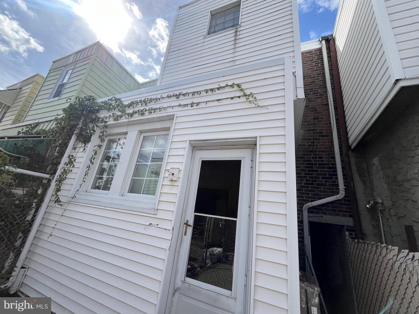 2641 E Monmouth Street photo 2