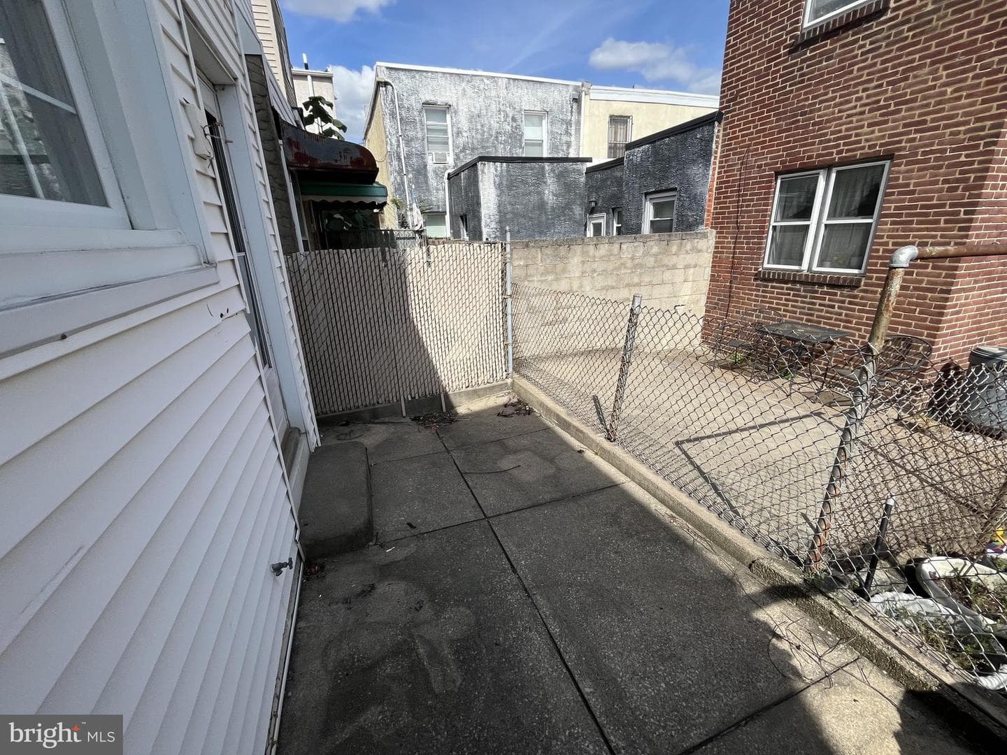 2641 E Monmouth Street photo 3