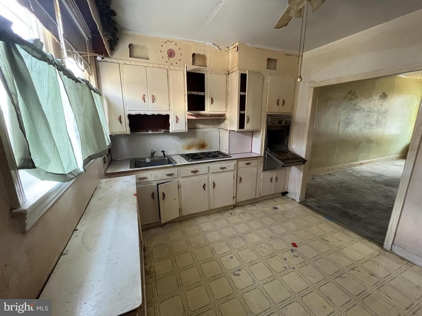 2641 E Monmouth Street photo 5