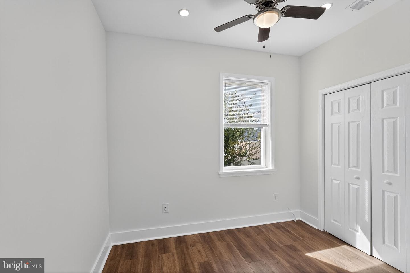 2646 E Monmouth Street photo 19