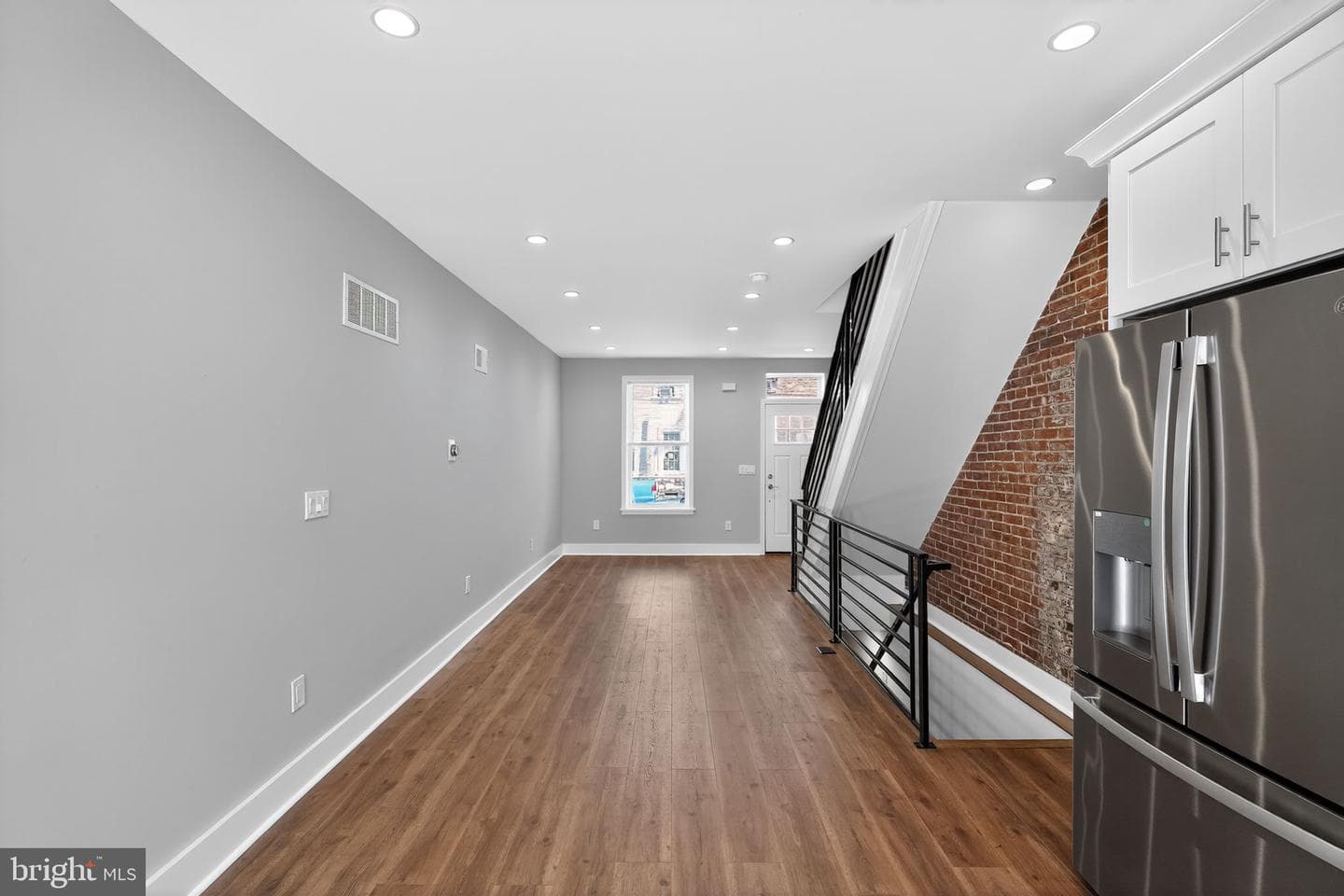 2646 E Monmouth Street photo 4