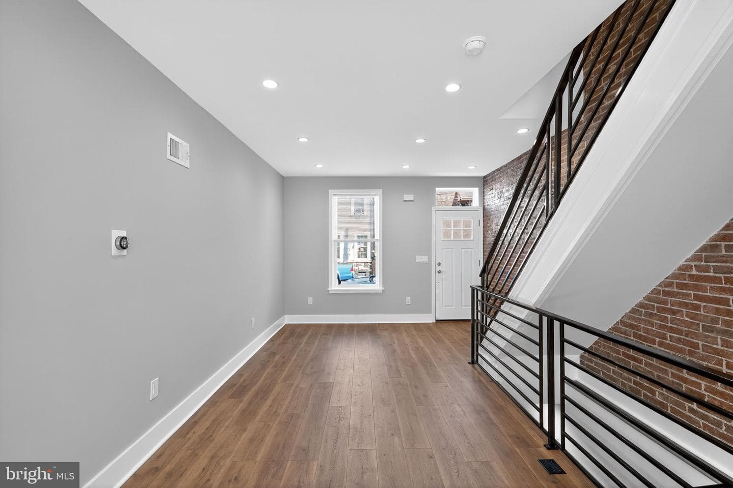 2646 E Monmouth Street photo 5