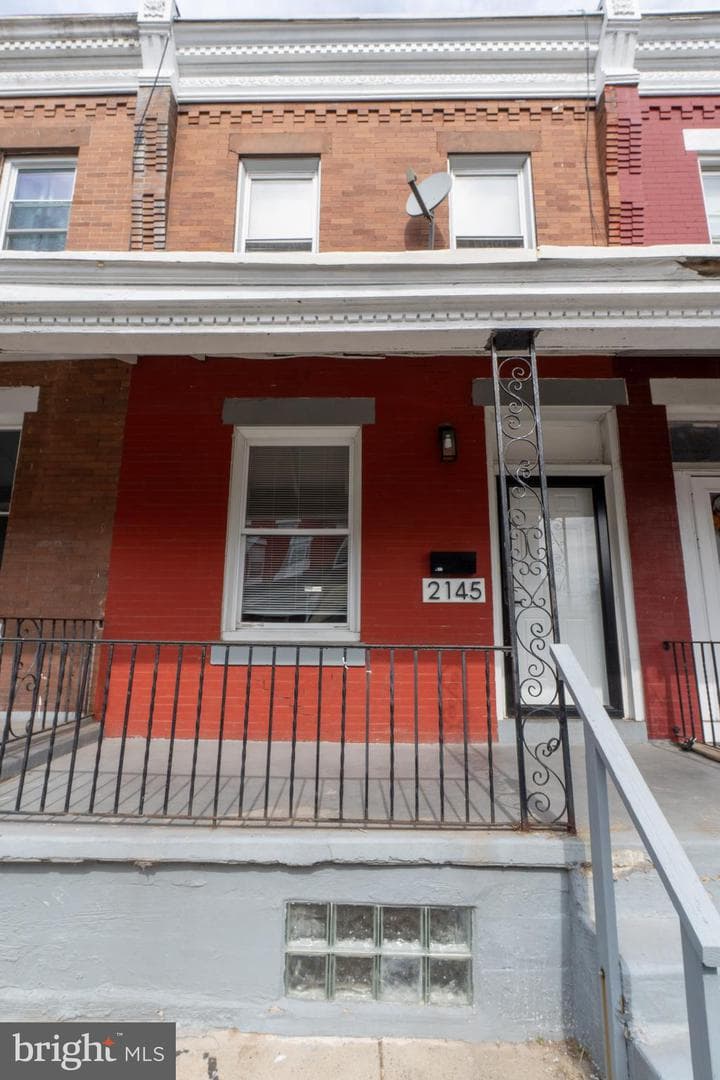 2145 W Grange Avenue photo 1