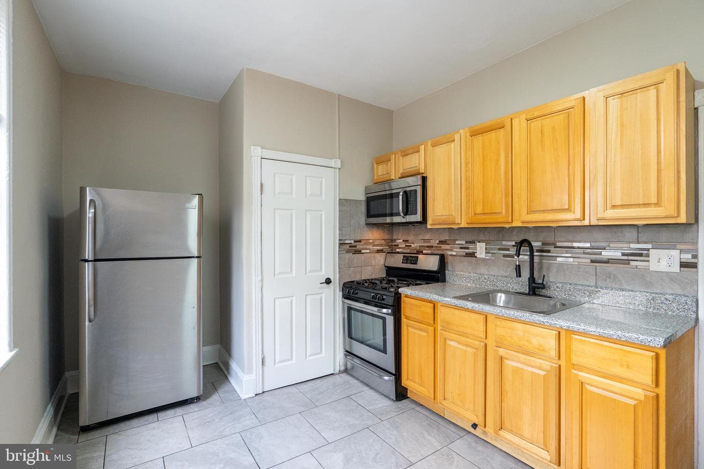 2145 W Grange Avenue photo 14