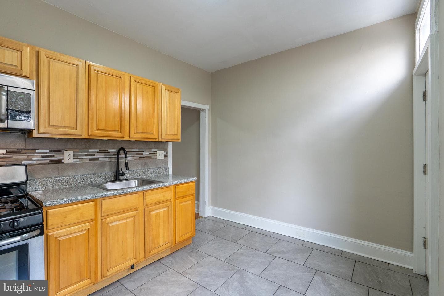 2145 W Grange Avenue photo 15
