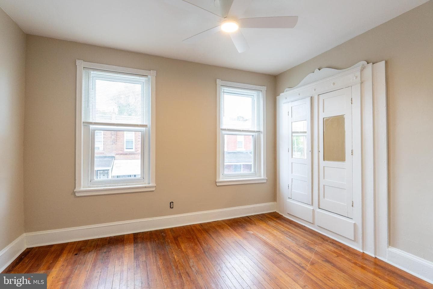 2145 W Grange Avenue photo 18