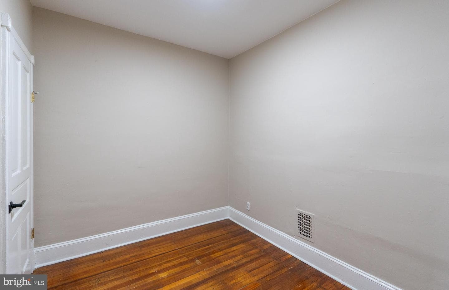 2145 W Grange Avenue photo 23