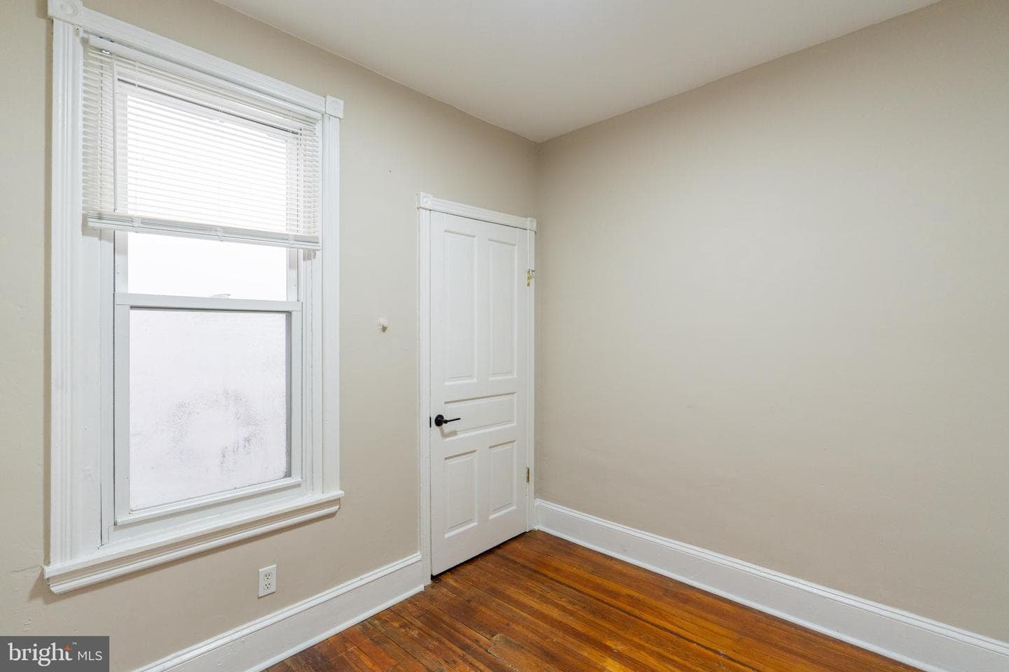 2145 W Grange Avenue photo 24