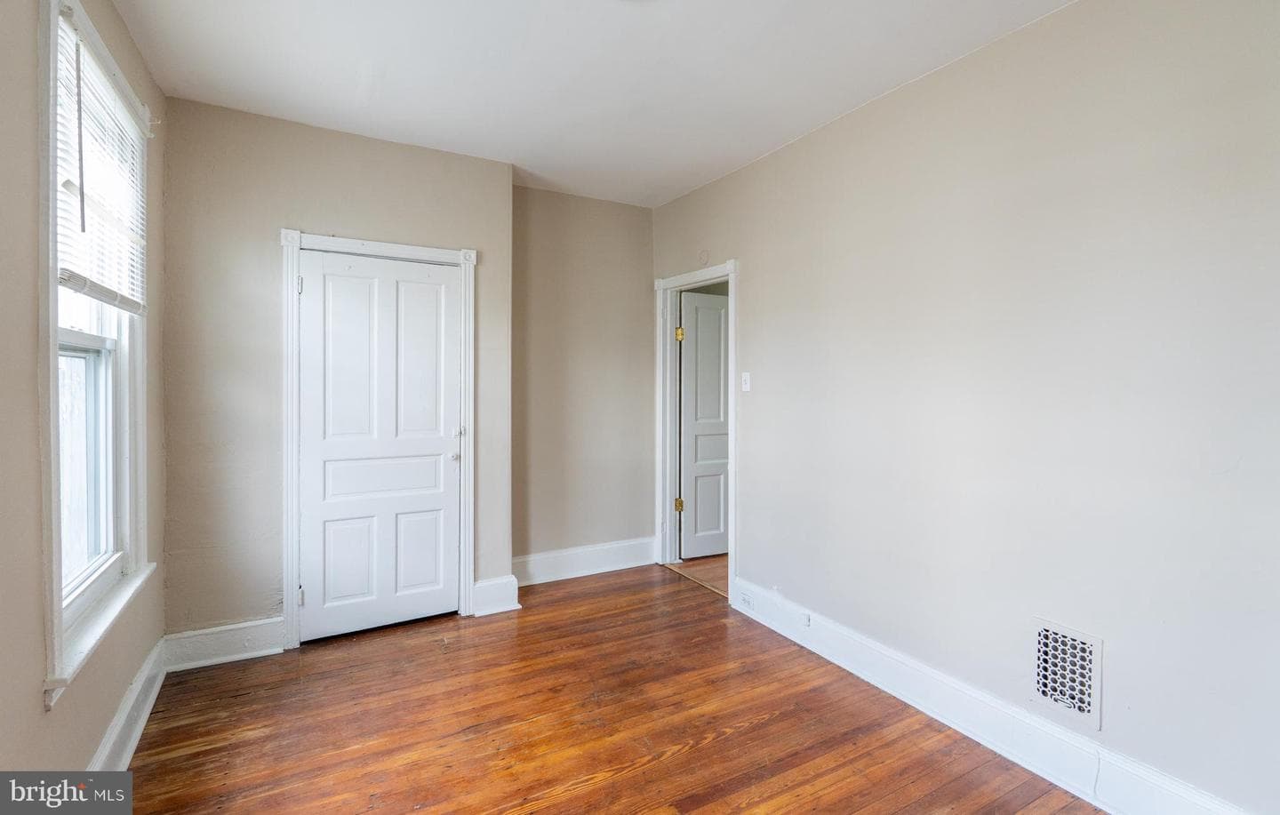 2145 W Grange Avenue photo 28