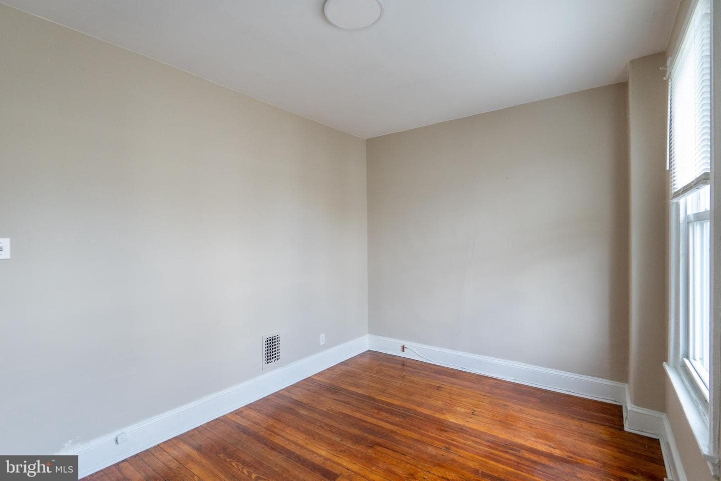 2145 W Grange Avenue photo 29
