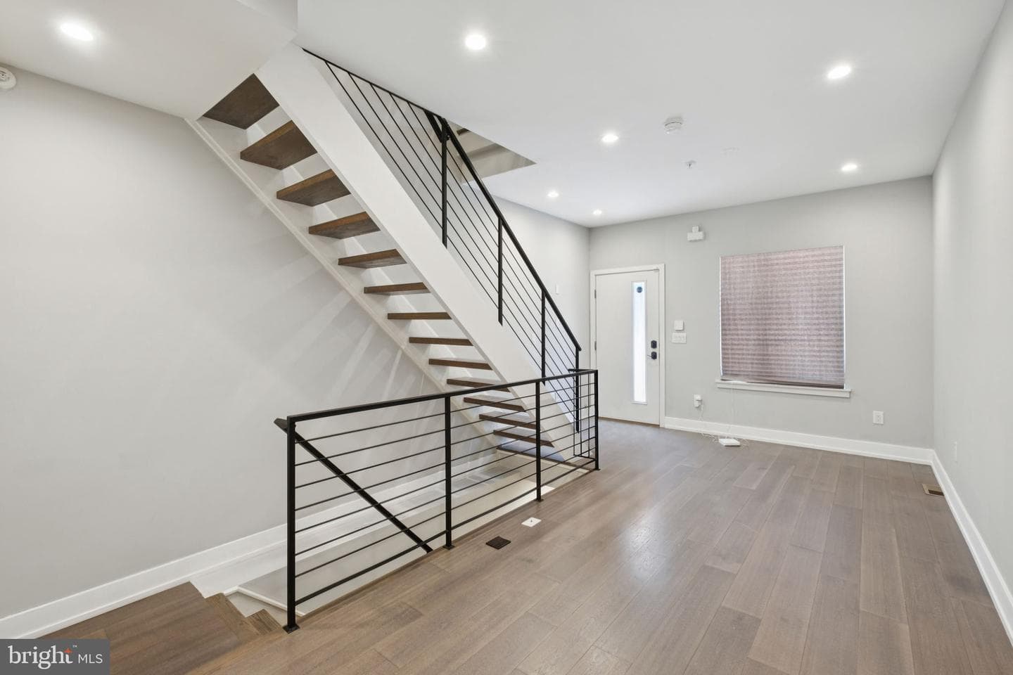 1533 S Lambert Street photo 10