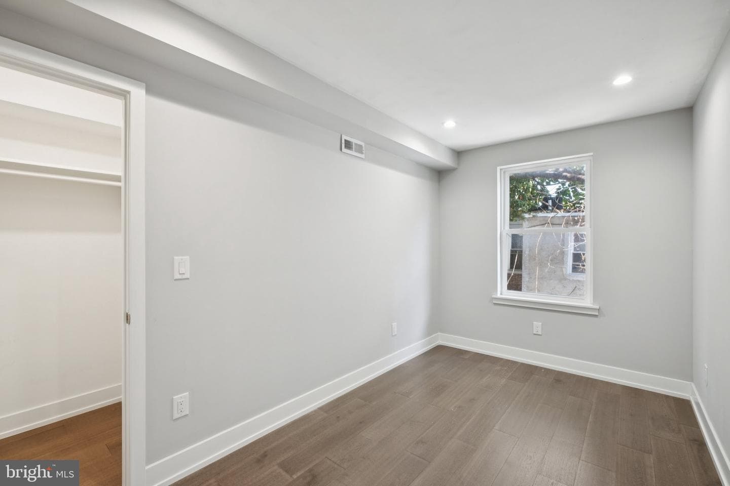 1533 S Lambert Street photo 16